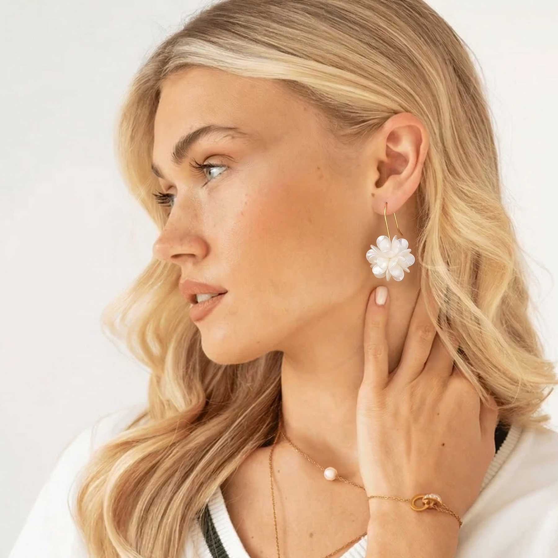 White Flower Earrings in 18-Carat Gold