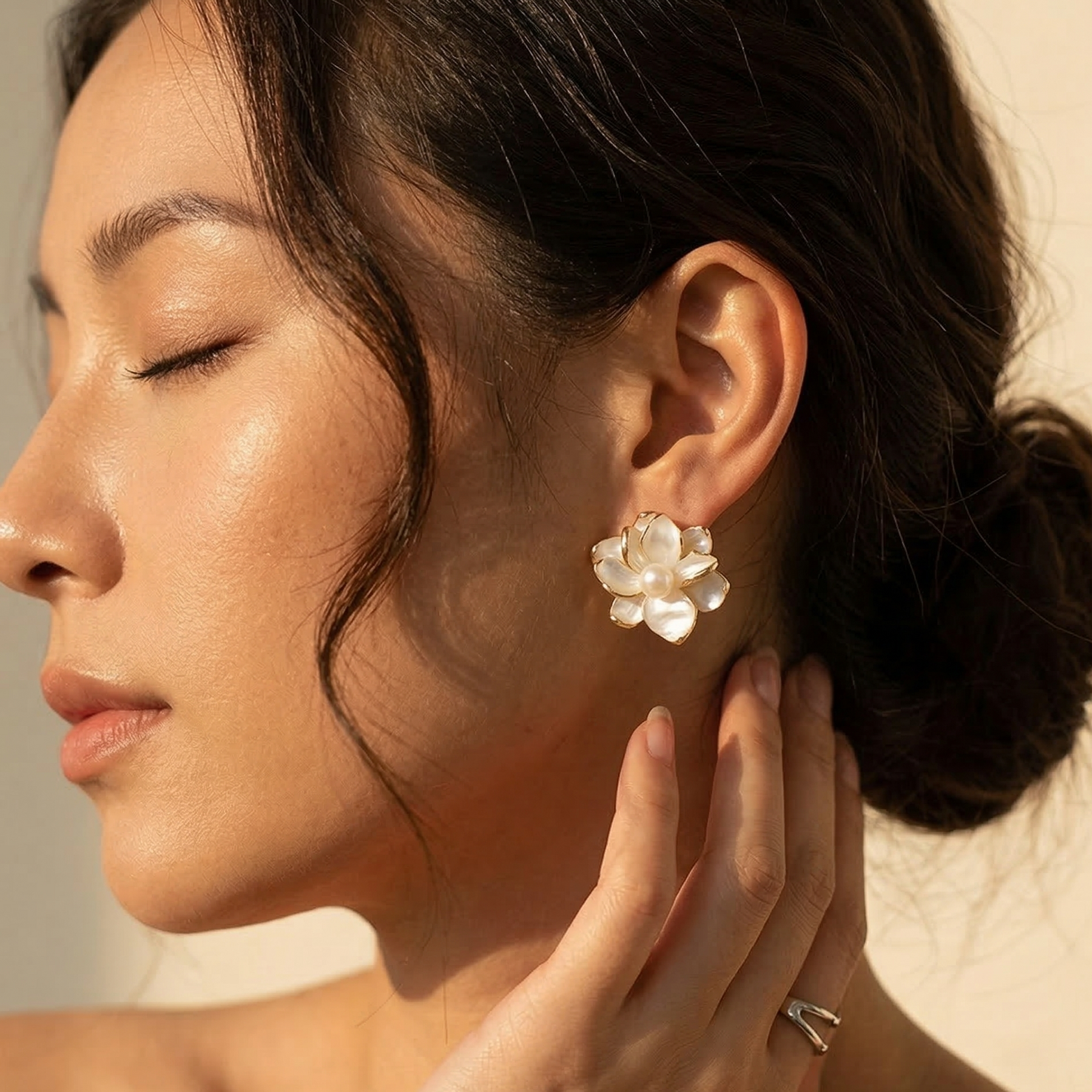 White Pearl Flower Earring Ibiza