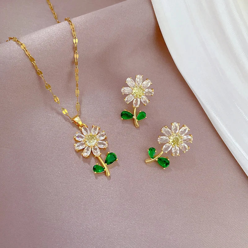White Flower Earrings and Necklace Set 18K