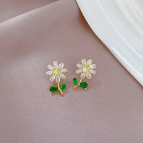White Flower Earrings and Necklace Set 18K