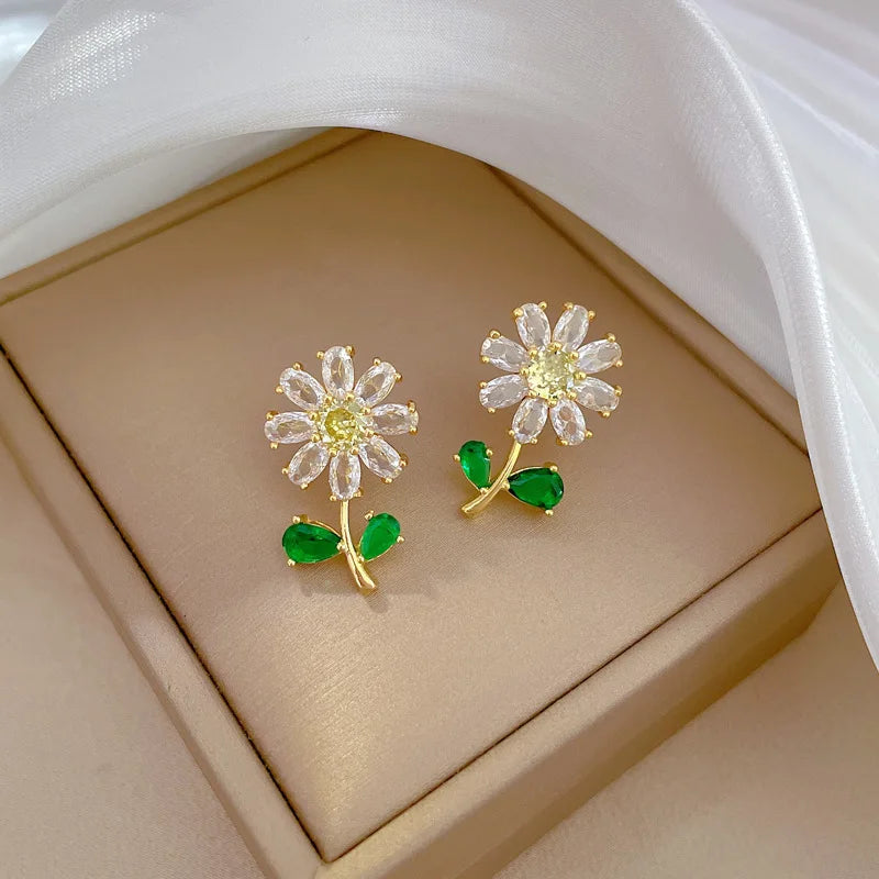 White Flower Earrings and Necklace Set 18K