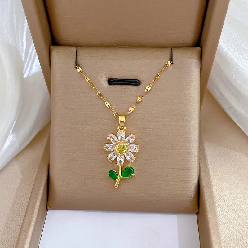 White Flower Earrings and Necklace Set 18K