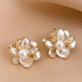 White Pearl Flower Earring Ibiza